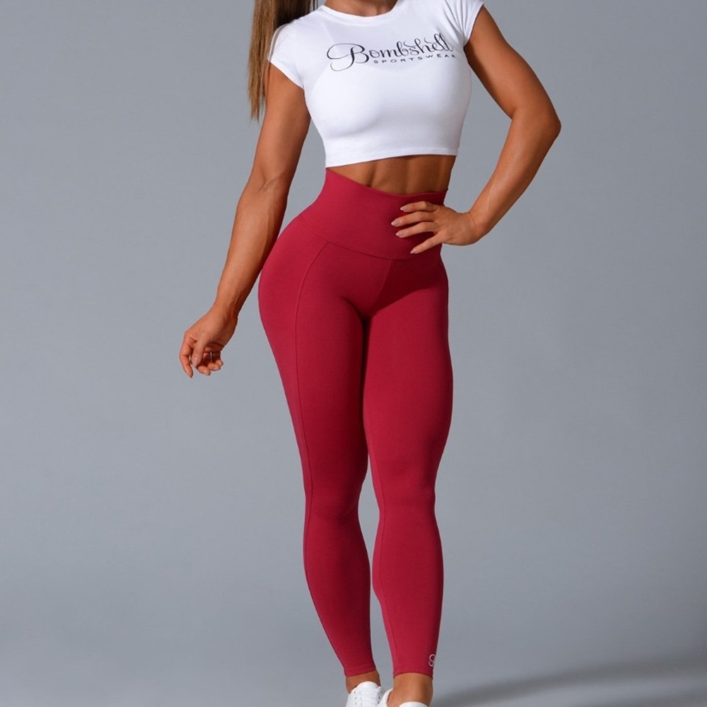 ❤️ SOLD❤️ Bombshell shape leggings.